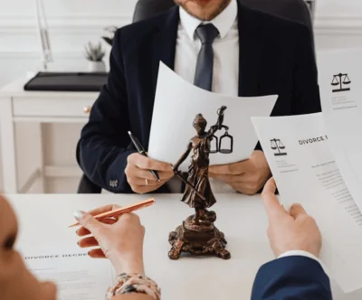 Consulta legal sobre diferencias entre herencia y legado entre abogados y clientes